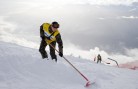 Course workers clear the track (GEPA/Wolfgang Grebien)