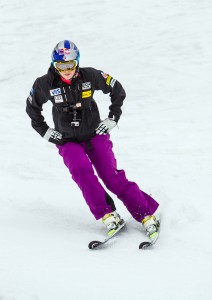 lindsey vonn does a ski drill as she returns in portillo