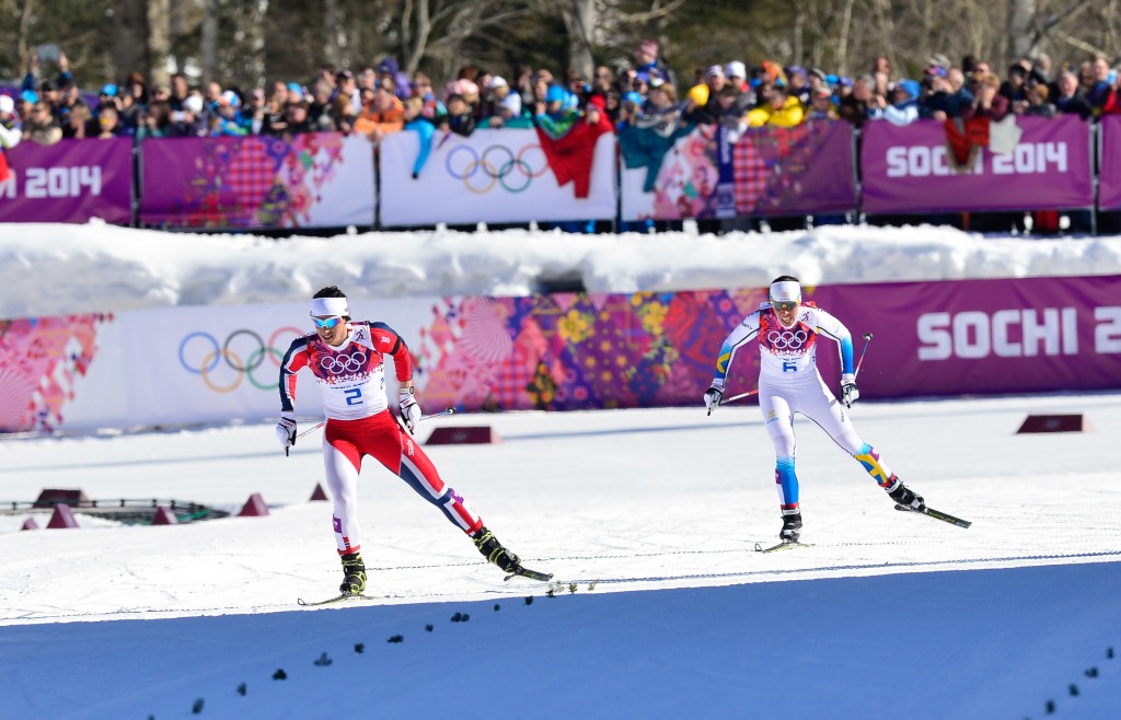 Marit Bjoergen of Norway holds off Sweden's Anna Kalla to win her fourth career gold medal.