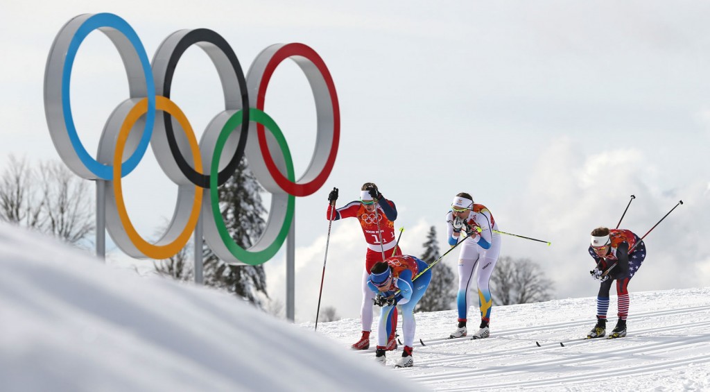 Sophie Caldwell, right, of the U.S. chases the leaders in the team sprint finals. (GEPA/Daniel Goetzhaber)