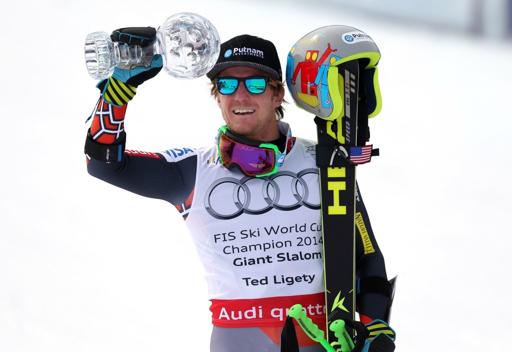 Ted Ligety with the 2014 GS crystal globe. GEPA/Christian Walgram