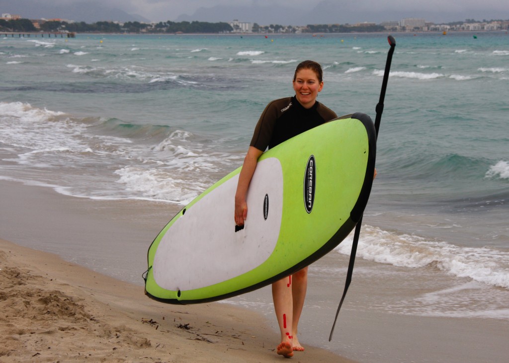 Andrea Dettling comes in from a SUP session on Mallorca.