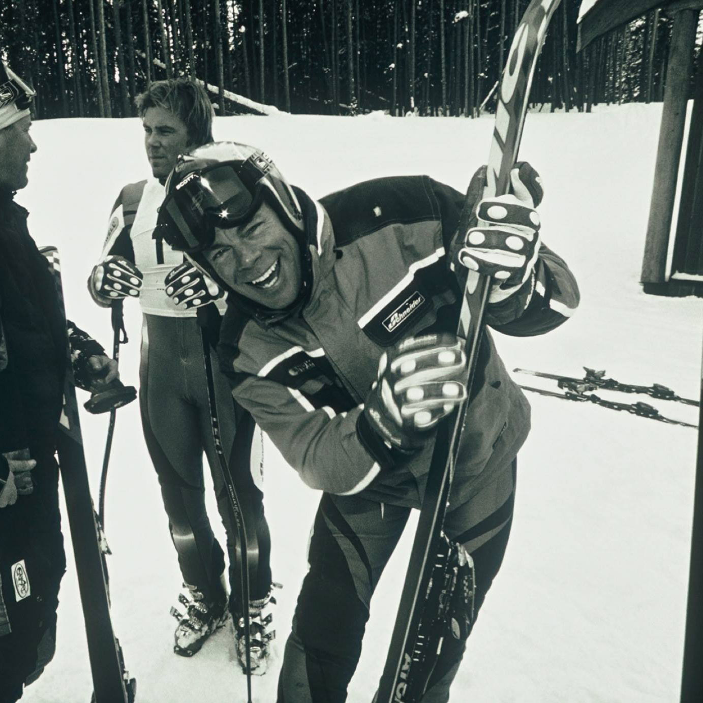 FFuxberger_Sandy-Treat_Prepping-skis-at-the-start